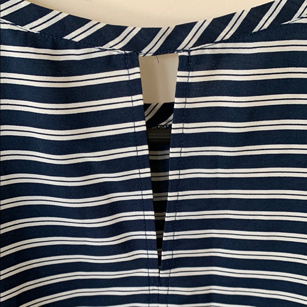 Abercrombie & Fitch Blue and White Boxy  Blouse Women’s SZ M - Picture 7 of 10
